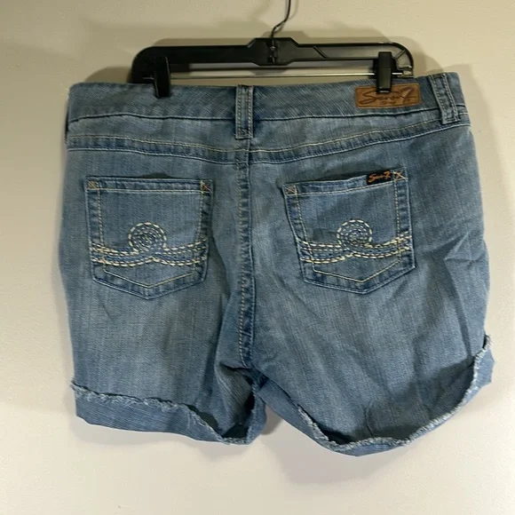 Seven7 Luxe denim shorts size 16 - Picture 2 of 5